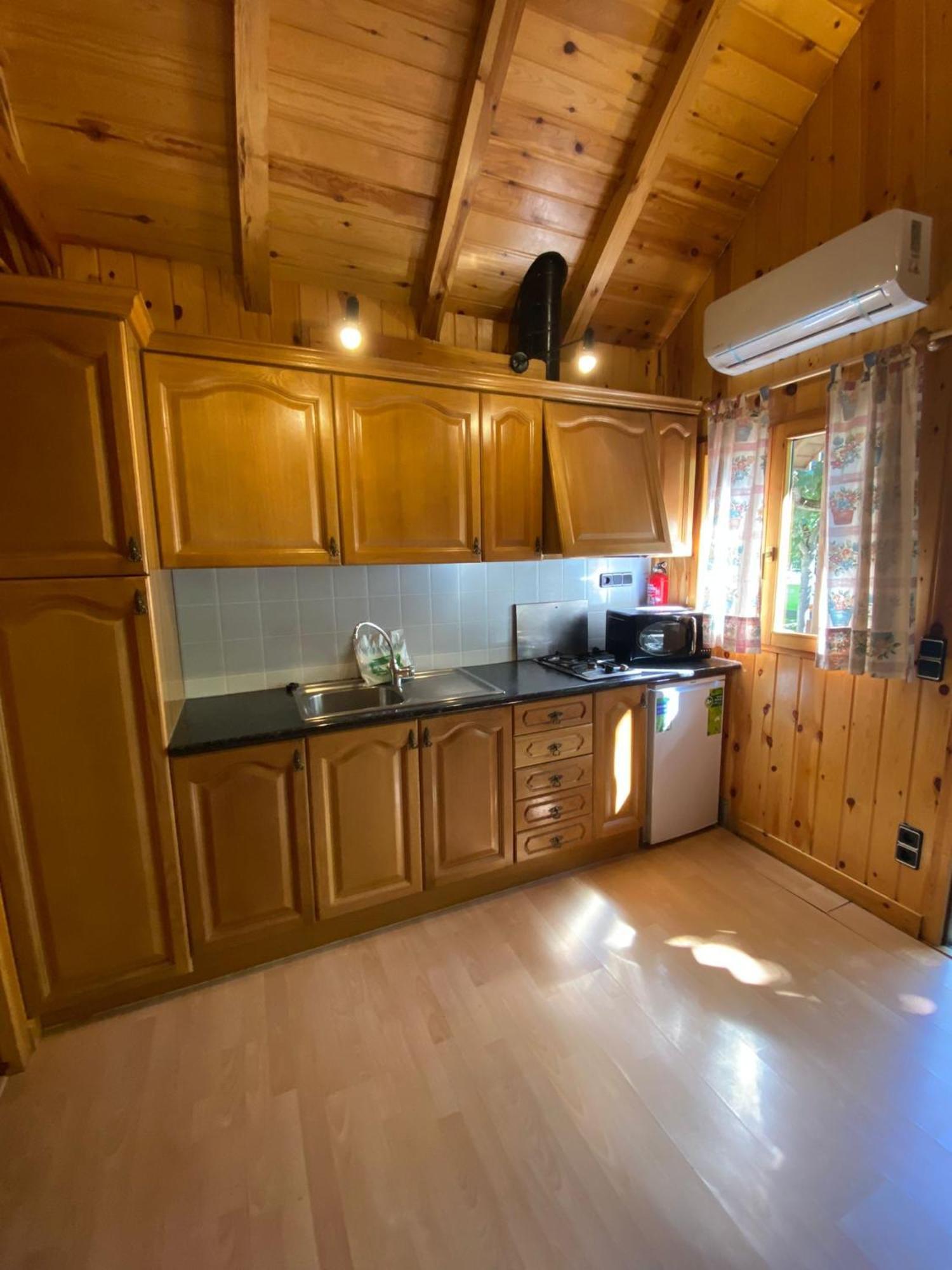 Camping Bungalows La Borda Del Pubill Ribera de Cardós Buitenkant foto